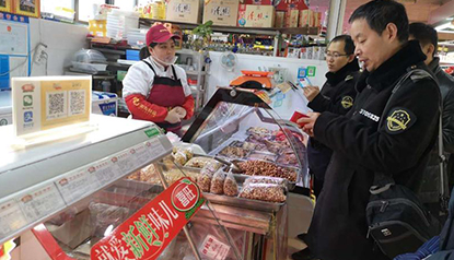 山大路食药所3.15期间来我市场进行现场检测